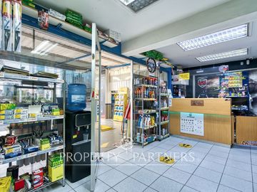 Casa Comercial y Taller Mecánico Funcionando!! Oportunidad, Muy Bien Ubicada!!
