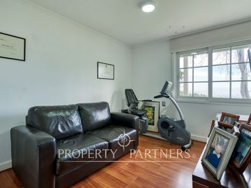 Preciosa casa en venta, excelente estado y gran terreno, Arboretum - Peñalolén