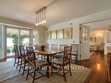 Preciosa casa en venta, excelente estado y gran terreno, Arboretum - Peñalolén