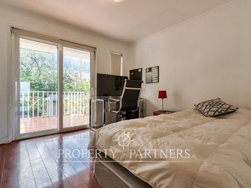 Preciosa casa en venta, excelente estado y gran terreno, Arboretum - Peñalolén