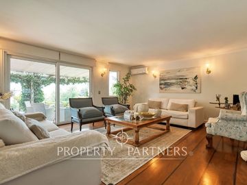 Preciosa casa en venta, excelente estado y gran terreno, Arboretum - Peñalolén