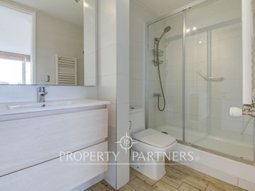 Departamento estilo mariposa en venta cercano a Metro Salvador, Providencia.