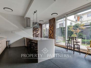 Departamento estilo mariposa en venta cercano a Metro Salvador, Providencia.