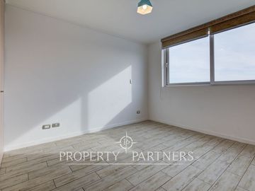 Departamento estilo mariposa en venta cercano a Metro Salvador, Providencia.