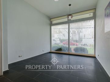 Departamento estilo mariposa en venta cercano a Metro Salvador, Providencia.