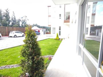 Departamentos en Venta de 3 y 2 dormitorios, en conjunto con seguridad, sector Alangasí