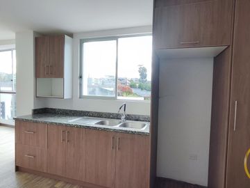 Departamentos en Venta de 3 y 2 dormitorios, en conjunto con seguridad, sector Alangasí