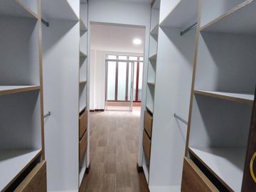 Departamentos en Venta de 3 y 2 dormitorios, en conjunto con seguridad, sector Alangasí