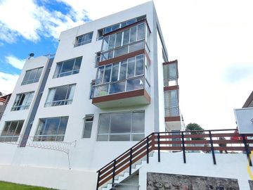 Departamentos en Venta de 3 y 2 dormitorios, en conjunto con seguridad, sector Alangasí