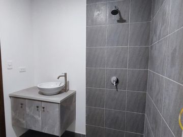 Departamentos en Venta de 3 y 2 dormitorios, en conjunto con seguridad, sector Alangasí
