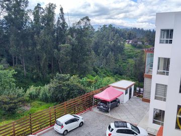 Departamentos en Venta de 3 y 2 dormitorios, en conjunto con seguridad, sector Alangasí