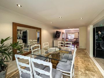 Casa de 3 dormitorios con oficina, quincho, patio y terraza