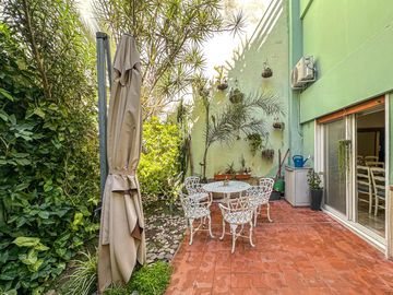 Casa de 3 dormitorios con oficina, quincho, patio y terraza