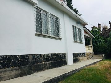 Venta y Renta de Casa sola frente al Lienzo Charro, Cuernavaca Morelos