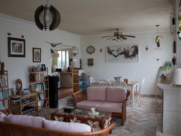 Venta y Renta de Casa sola frente al Lienzo Charro, Cuernavaca Morelos