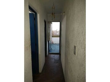 VENTA DE DPTO EN MONOBLOCK SOBRE CALLE MARIANO GÓMEZ, RIVADAVIA-MZA.