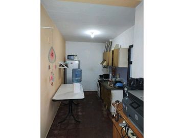 VENTA DE DPTO EN MONOBLOCK SOBRE CALLE MARIANO GÓMEZ, RIVADAVIA-MZA.