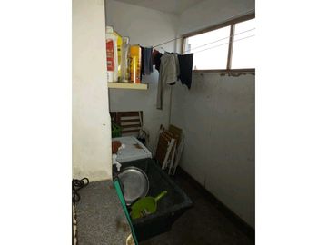 VENTA DE DPTO EN MONOBLOCK SOBRE CALLE MARIANO GÓMEZ, RIVADAVIA-MZA.