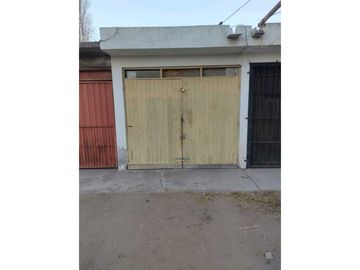 VENTA DE DPTO EN MONOBLOCK SOBRE CALLE MARIANO GÓMEZ, RIVADAVIA-MZA.