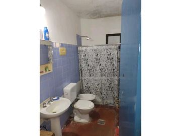 VENTA DE DPTO EN MONOBLOCK SOBRE CALLE MARIANO GÓMEZ, RIVADAVIA-MZA.