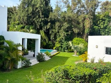 Casa en Fraccionamiento en Lomas de Jiutepec Jiutepec - CRB-1203-Fr