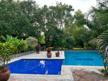Casa en Fraccionamiento en Lomas de Jiutepec Jiutepec - CRB-1203-Fr