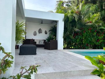 Casa en Fraccionamiento en Lomas de Jiutepec Jiutepec - CRB-1203-Fr