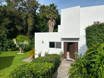 Casa en Fraccionamiento en Lomas de Jiutepec Jiutepec - CRB-1203-Fr