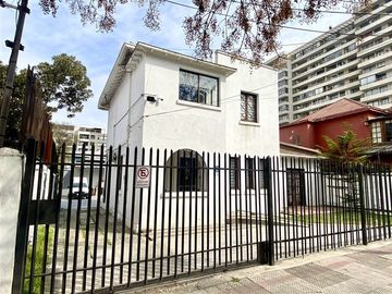 Casa en Venta en Sector Pedro de Valdivia/ Antonio Varas / Casa Comercial / Estacionamientos / Bodega