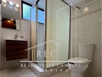 Residencia con espectacular jardín - Fraccionamiento pequeño y muy seguro