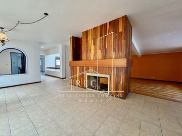 Residencia con espectacular jardín - Fraccionamiento pequeño y muy seguro