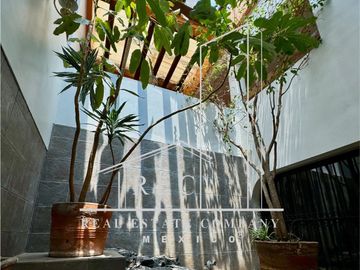 Residencia con espectacular jardín - Fraccionamiento pequeño y muy seguro