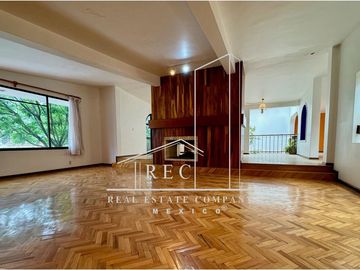 Residencia con espectacular jardín - Fraccionamiento pequeño y muy seguro