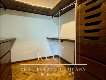 Residencia con espectacular jardín - Fraccionamiento pequeño y muy seguro