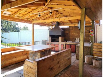 VENTA CASA AMOBLADA / ALGARROBO CENTRO / 5D 3B PISCINA