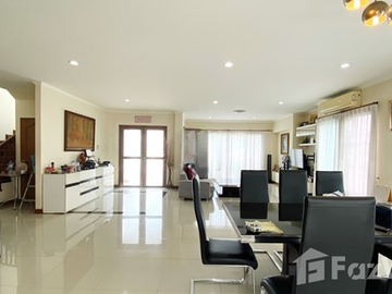 5 Bedroom House for sale in Khlong Chan, Bangkok