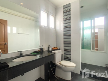 5 Bedroom House for sale in Khlong Chan, Bangkok