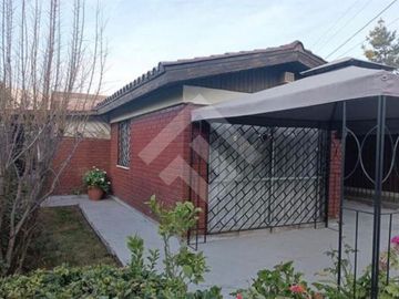 Casa en Venta en Av. Punta Arenas / Lia Aguirre
