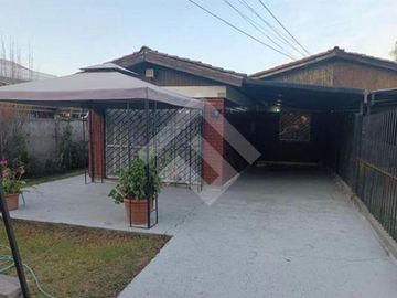 Casa en Venta en Av. Punta Arenas / Lia Aguirre