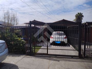 Casa en Venta en Av. Punta Arenas / Lia Aguirre