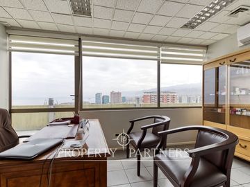 Se vende planta completa para consultas médicas u oficinas.