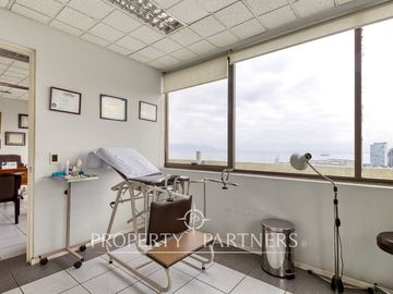 Se vende planta completa para consultas médicas u oficinas.