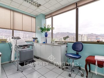Se vende planta completa para consultas médicas u oficinas.