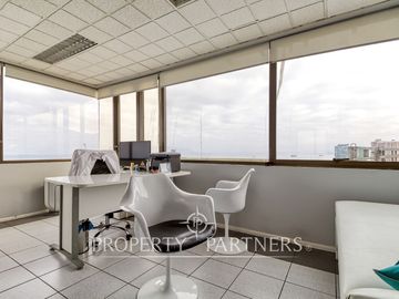 Se vende planta completa para consultas médicas u oficinas.