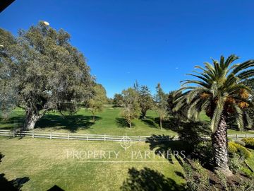 Departamento completamente remodelado con vista a cancha de golf
