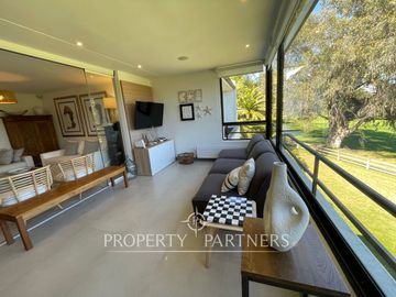Departamento completamente remodelado con vista a cancha de golf