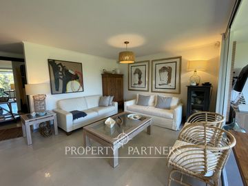 Departamento completamente remodelado con vista a cancha de golf