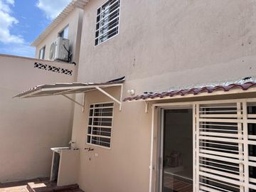 VENTA DE CASA DE DOS PISOS EN URBANIZACION BELLA VITA 2 (LM)