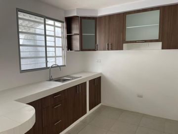 VENTA DE CASA DE DOS PISOS EN URBANIZACION BELLA VITA 2 (LM)