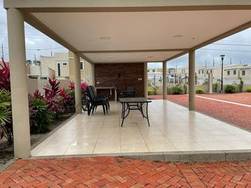 VENTA DE CASA DE DOS PISOS EN URBANIZACION BELLA VITA 2 (LM)